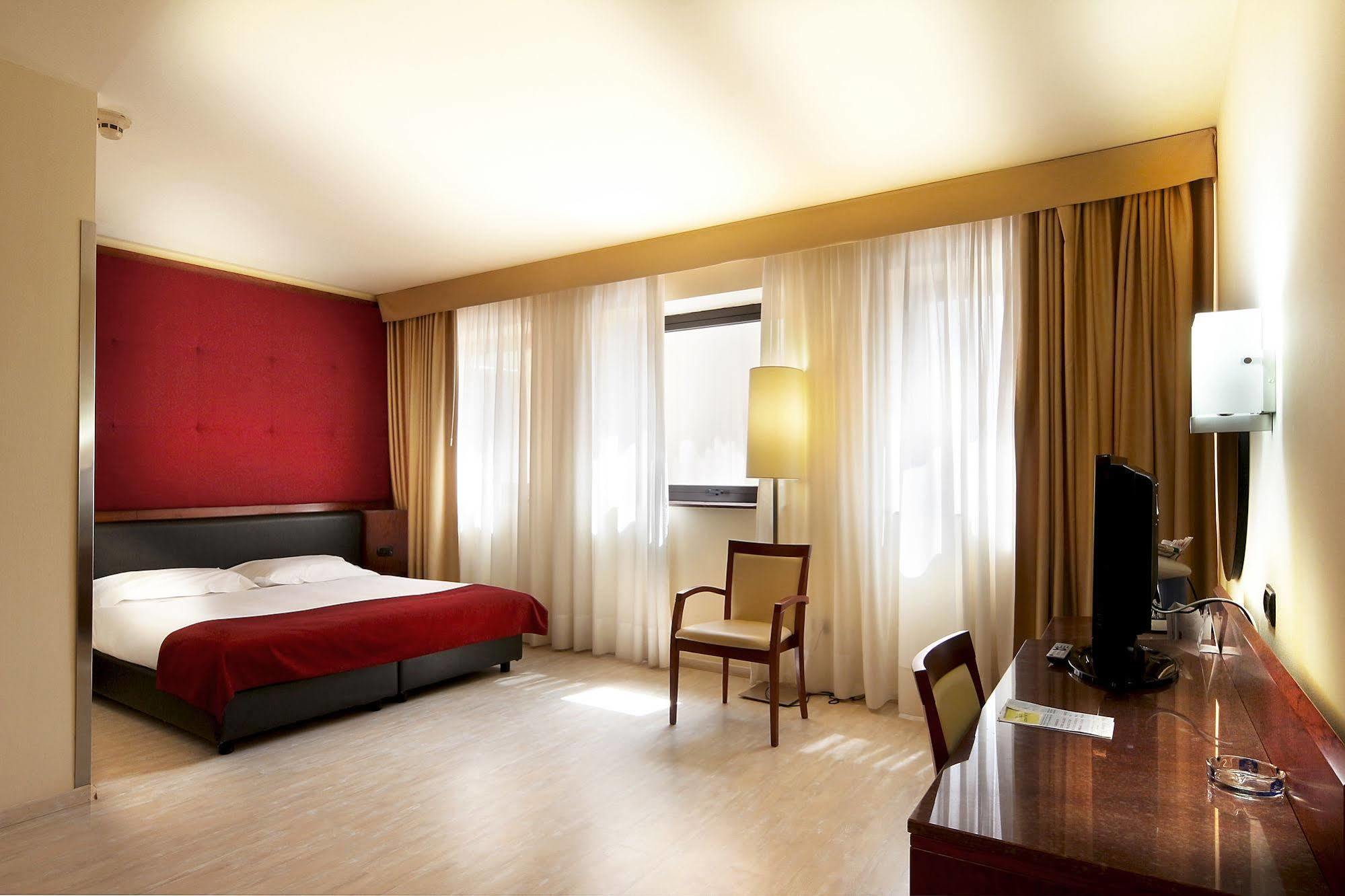 Mediterraneo Palace Hotel Ragusa Ngoại thất bức ảnh