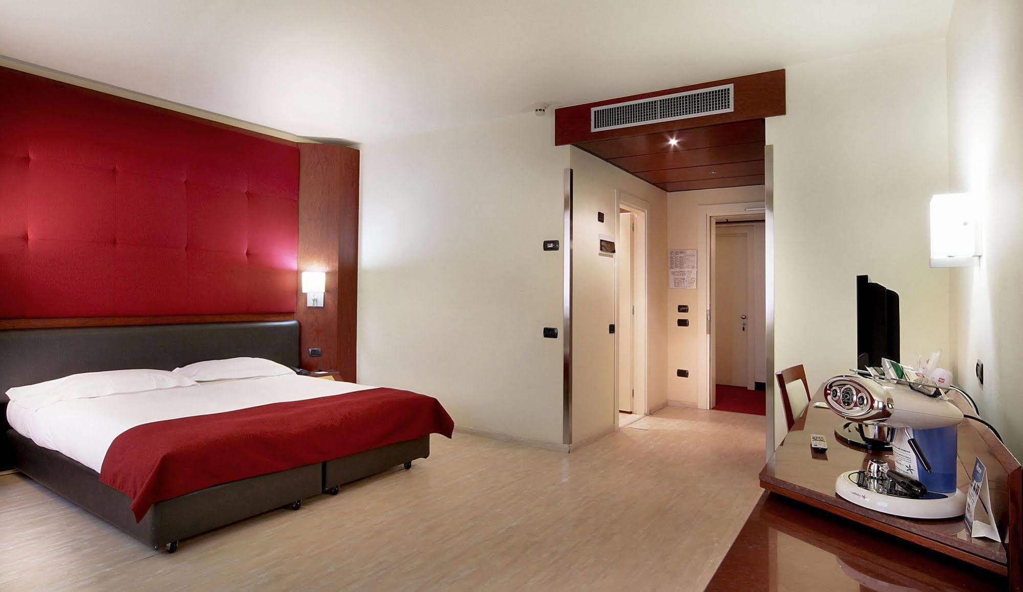 Mediterraneo Palace Hotel Ragusa Ngoại thất bức ảnh